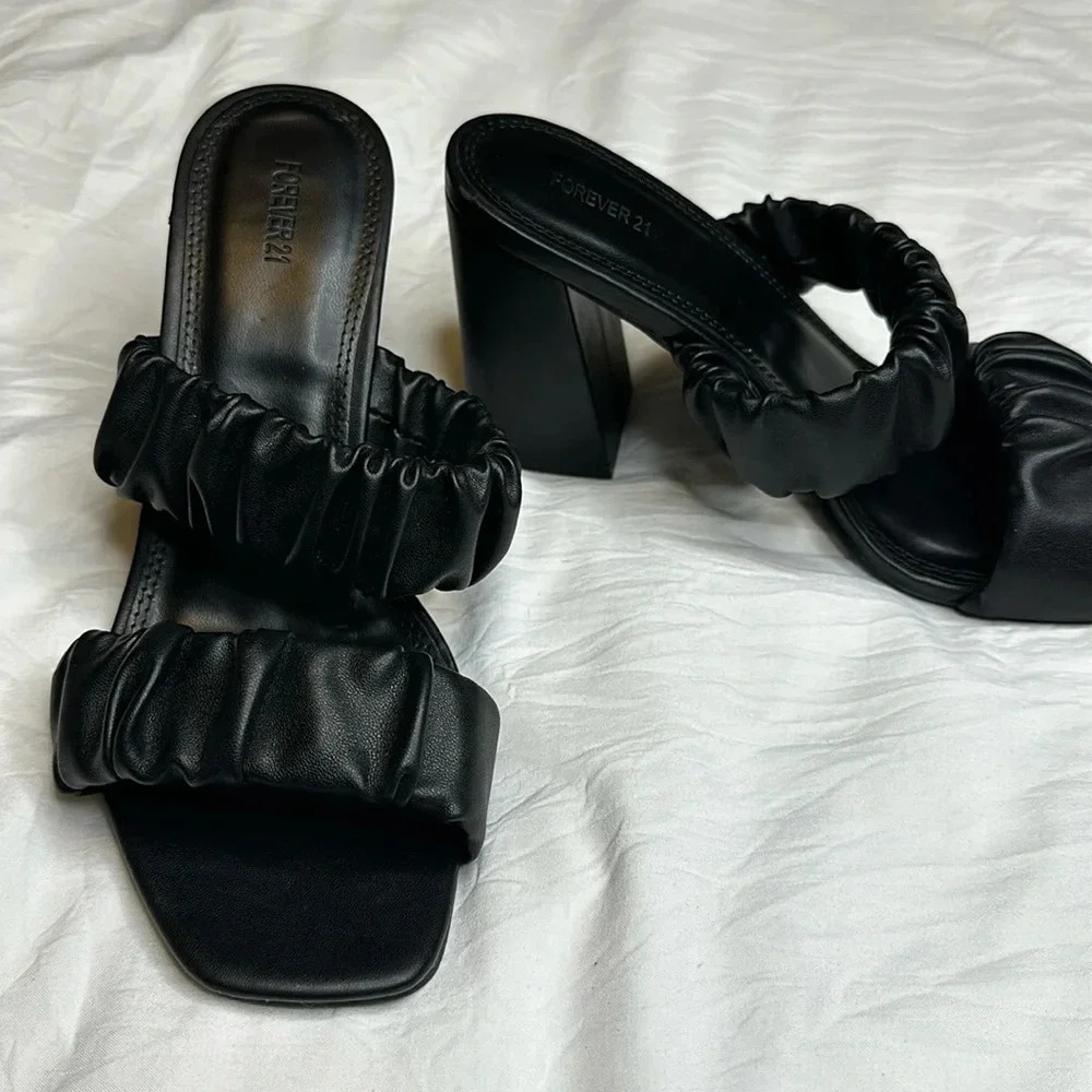 Chunky ruched heel